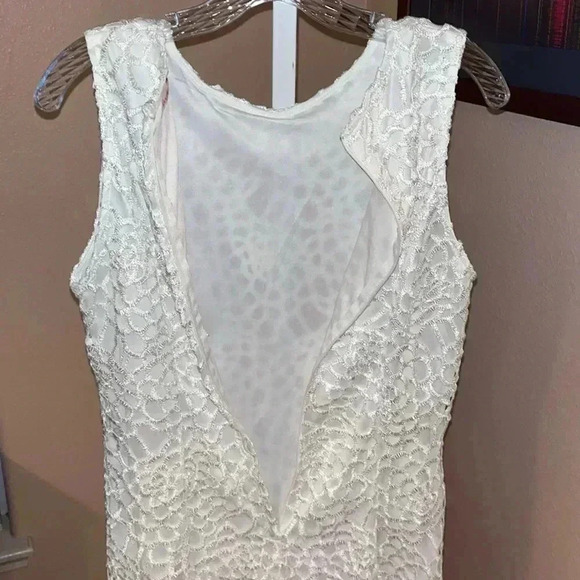 Cocolatte size 14 white sleeveless dress pit to pit 21” stretches to 23” - Picture 5 of 7
